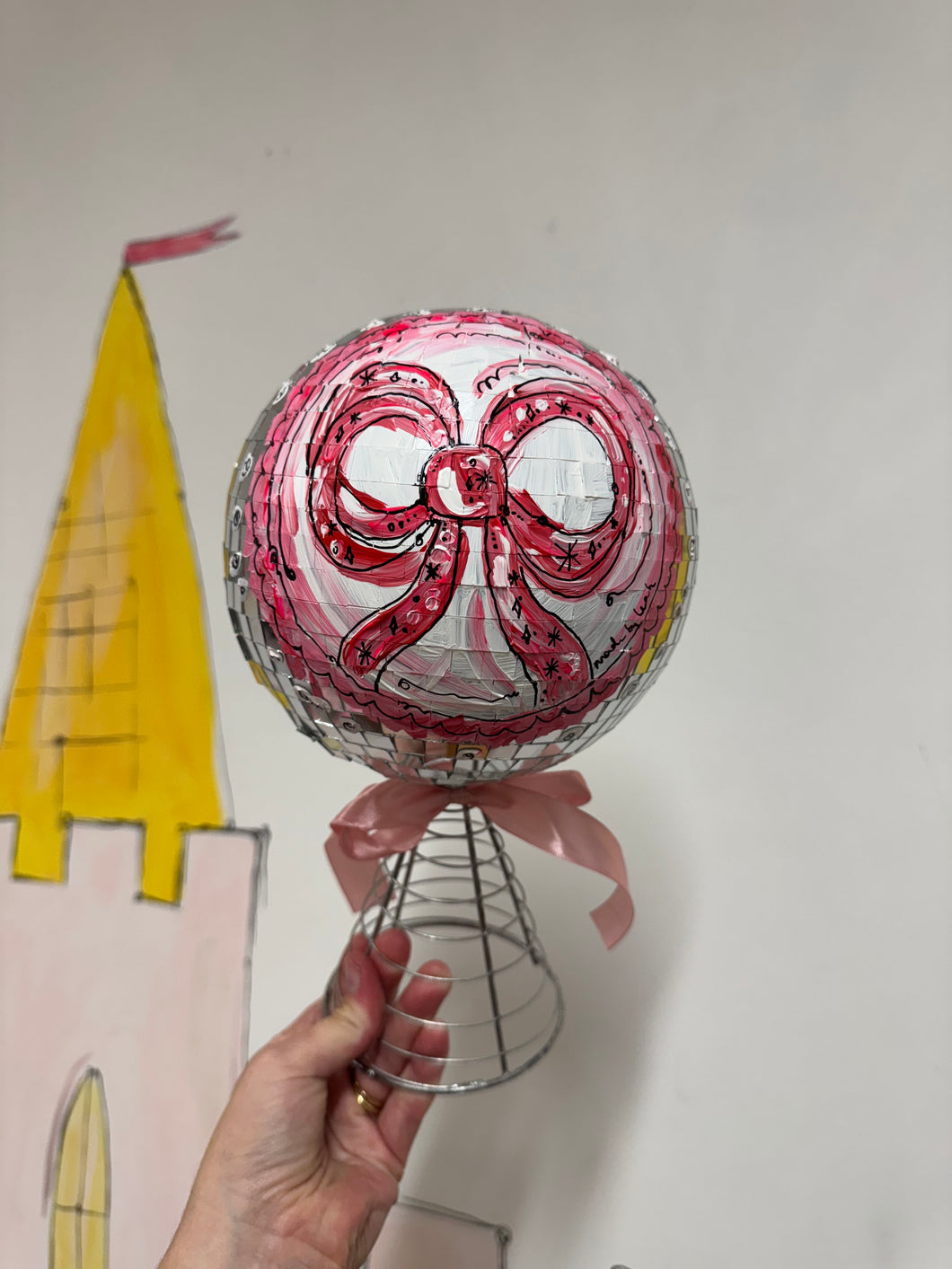 The Made by Leah Disco Tree Topper XL ‘Big Red Bow’