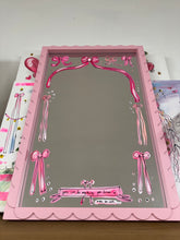 Load image into Gallery viewer, The Daily Mirror 1 (Large Scallop) “All The Bows”
